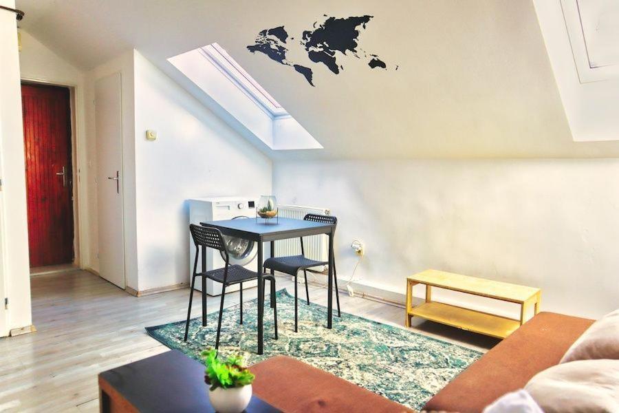 C Private Room In City Center In ブラチスラヴァ エクステリア 写真
