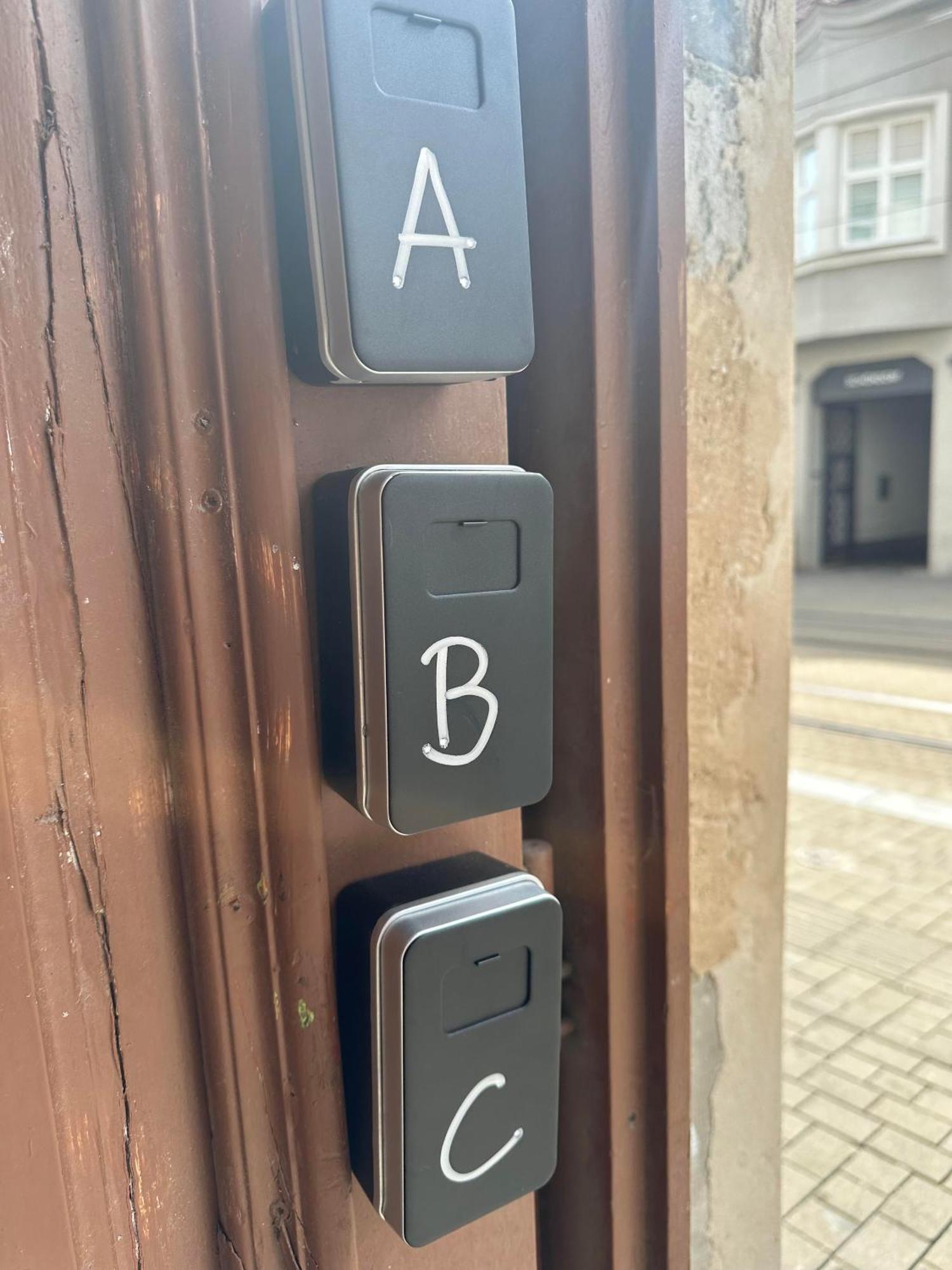 C Private Room In City Center In ブラチスラヴァ エクステリア 写真
